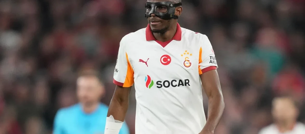 Liverpool Maçında Victor Osimhen Sakatlandı