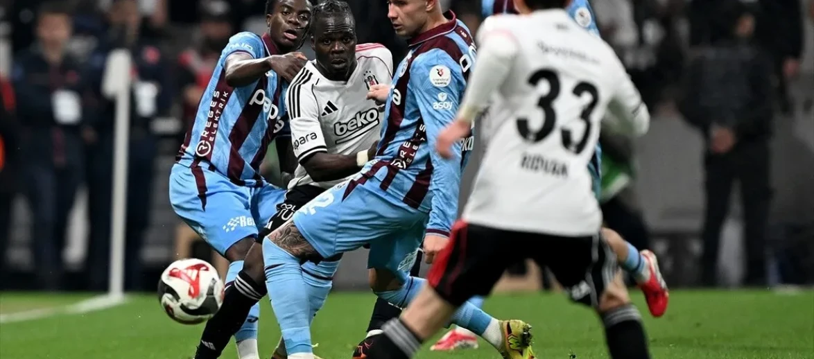 Trabzonspor, Beşiktaş'ı 2-1 Mağlup Etti