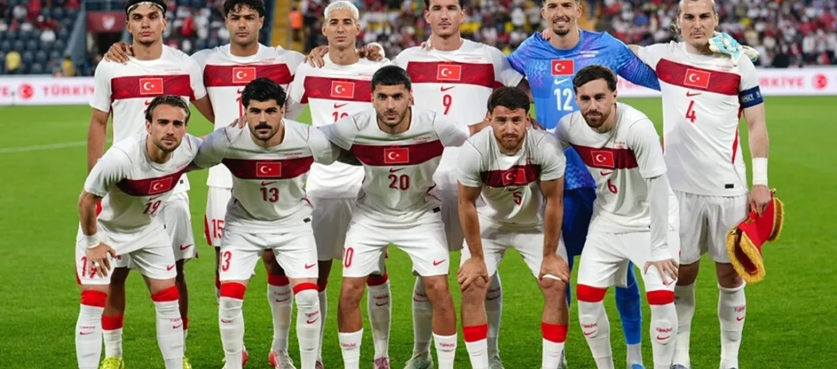Siyasiler A Milli Futbol Takımı'na Başarı Diledi