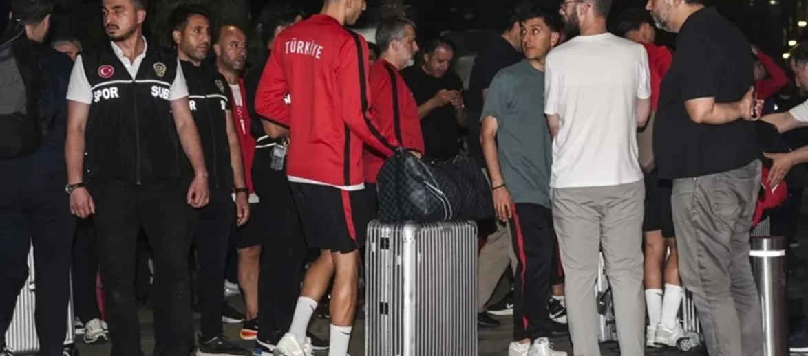 A Milli Futbol Takımı Türkiye'ye Döndü