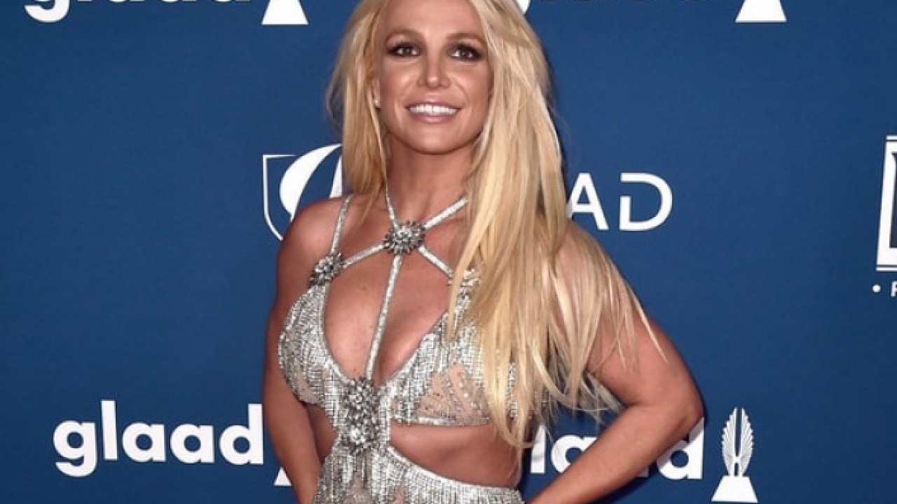 Yeni Evlenen Ünlü Şarkıcı Britney Spears,  Çıplak Fotoğraflarını Yayınlayarak Sosyal Medyada Gündem Oldu!