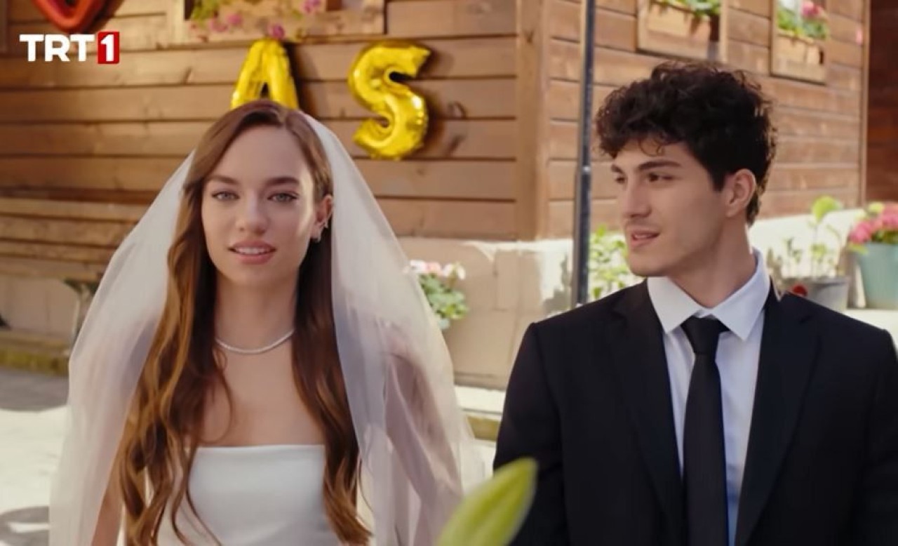 Kendi Düşen Ağlamaz'ın Alize'sı Eylül Tumbar'ın bikinili halleri mest etti Kendi Düşen Ağlamaz Alize kimdir? Instagram halleriyle hayran bıraktı 1