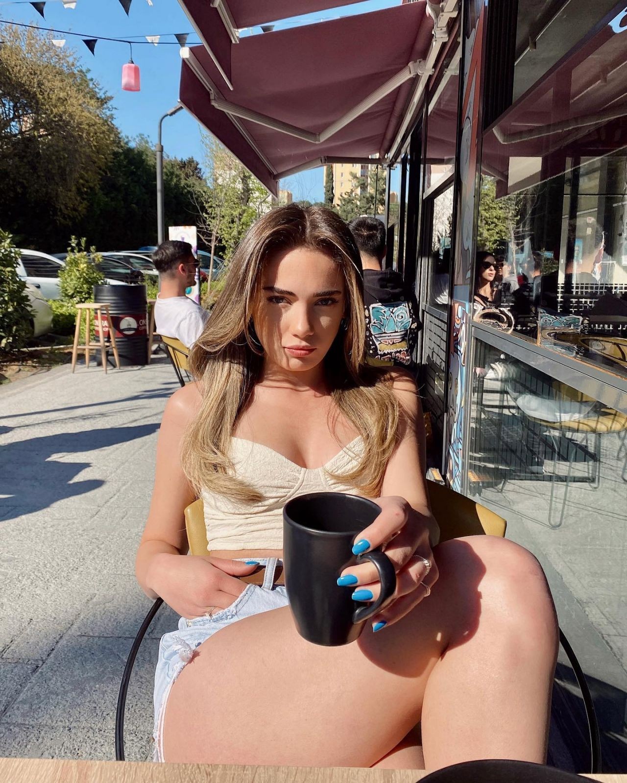 Maviye Sürgün Azra'sı Mina Koyuncular bikinili paylaşımıyla Instagram'ı salladı Paylaşımları fena 5