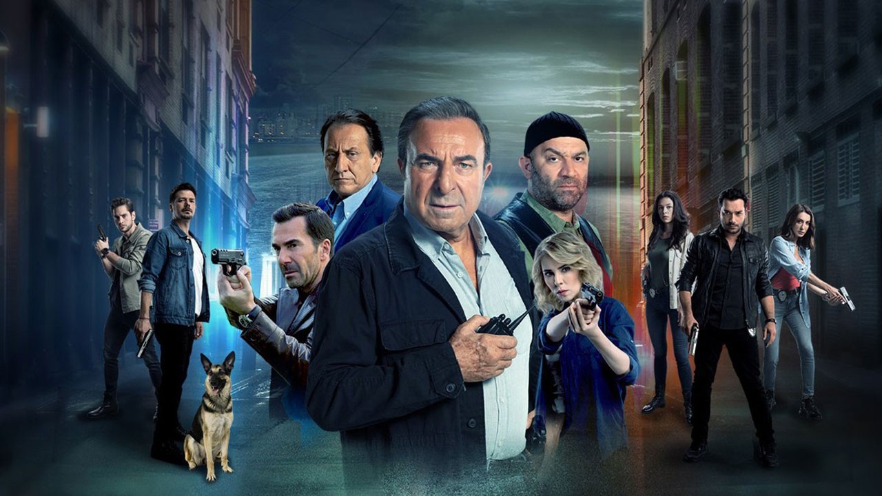 Kanal D’nin reyting rekortmen dizisi Arka Sokaklar’da beklenmeyen ayrılık! Sevilen oyuncu diziye veda etti! Oya Okar kimdir!