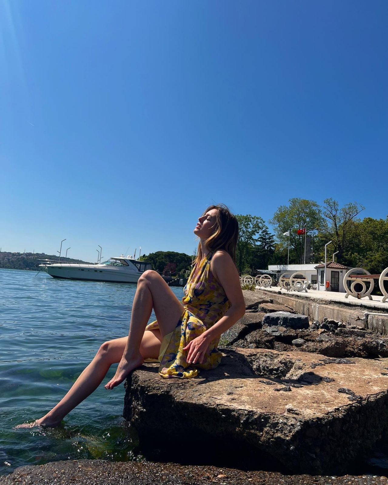 Gülcemal'in Deva'sı Melis Sezen'in havuz başından paylaştığı bikinili fotoğraflarına yorum ve beğeni yağdı 7