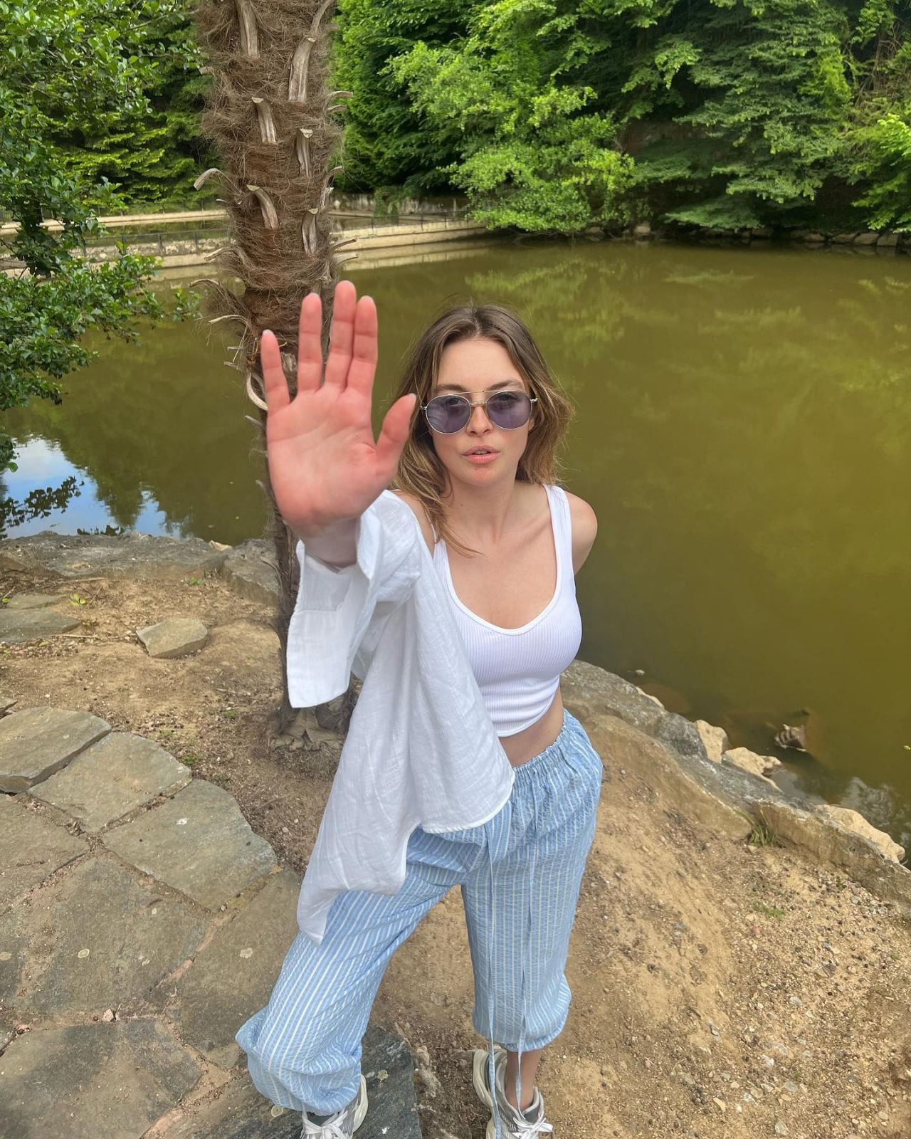 Gülcemal'in Deva'sı Melis Sezen'in havuz başından paylaştığı bikinili fotoğraflarına yorum ve beğeni yağdı 1