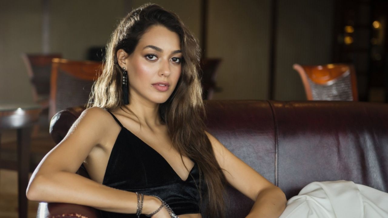 Başarılı oyuncu Dilan Çiçek,  yeni bir reklam filmi için kamera karşına geçecek