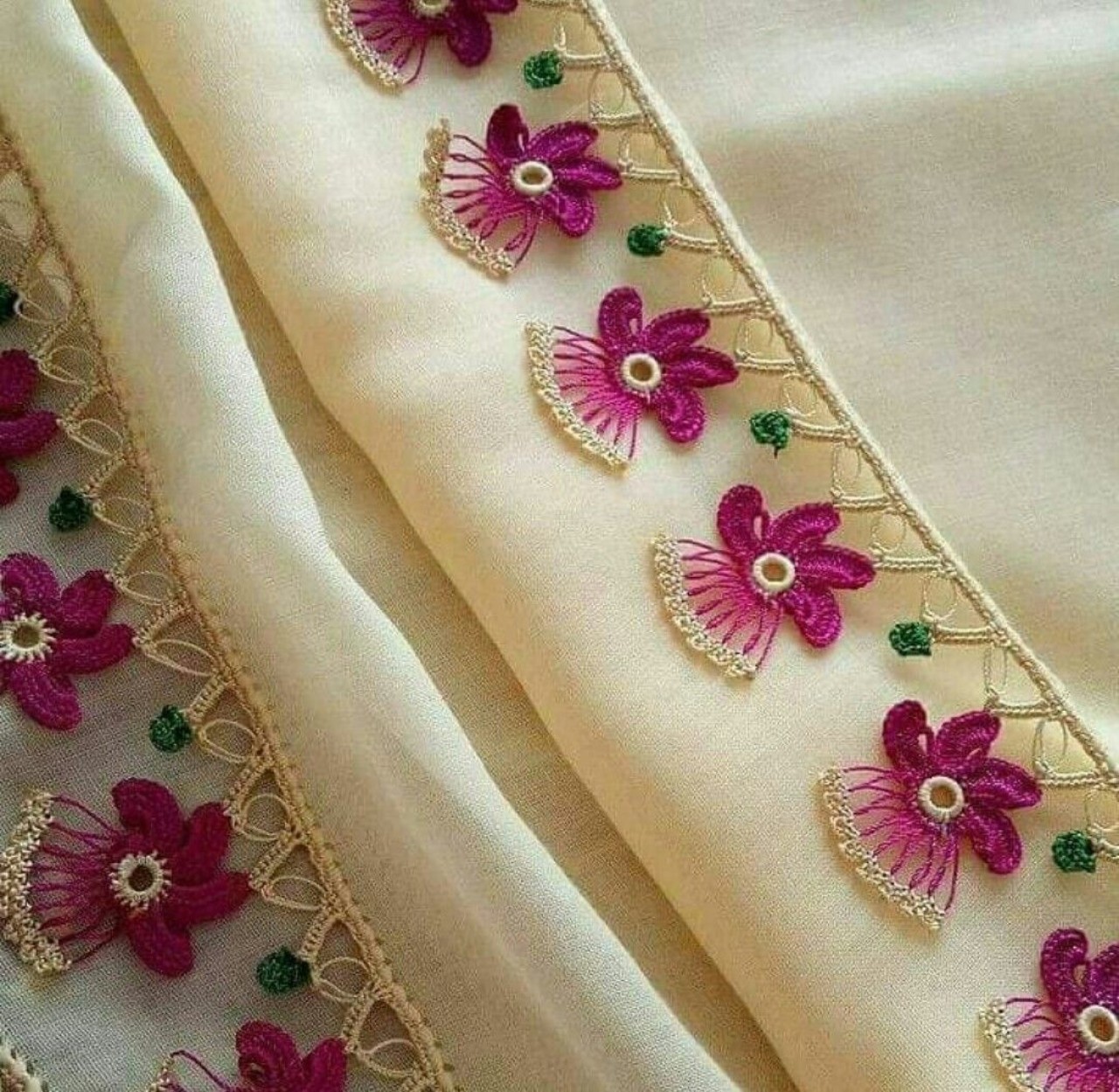 En Güzel 2023 İğne Oyası Modelleri: Göz Kamaştıran Tasarımlarla Ev ve Giysilerinizi Süsleyin 10