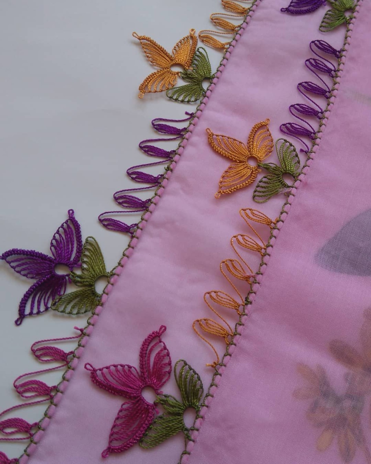 En Güzel 2023 İğne Oyası Modelleri: Göz Kamaştıran Tasarımlarla Ev ve Giysilerinizi Süsleyin 6