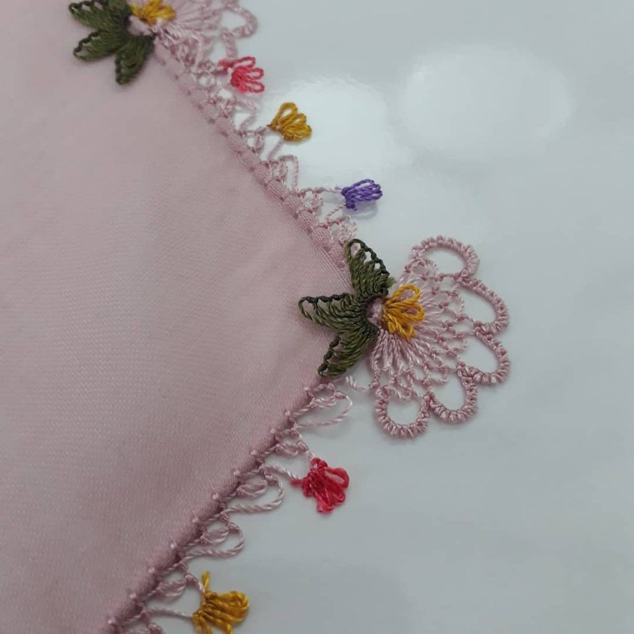 En Güzel 2023 İğne Oyası Modelleri: Göz Kamaştıran Tasarımlarla Ev ve Giysilerinizi Süsleyin 8