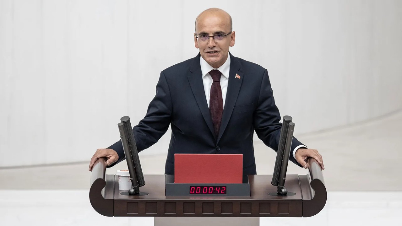 Mehmet Şimşek açıkladı: Lira istikrara kavuşacak,  parasal sıkılaştırmanın etkileri hafif olacak
