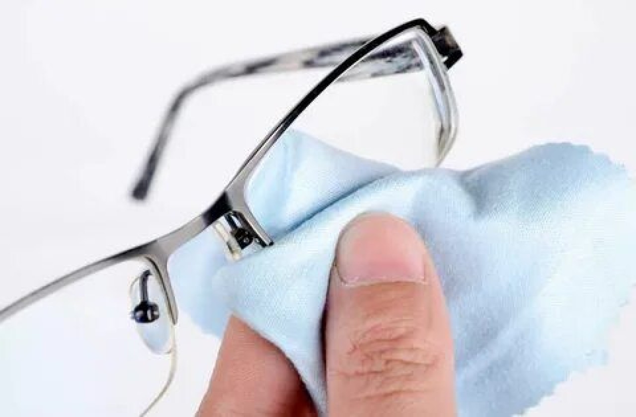 Gözlük camlarınızı evde nasıl onarabilirsiniz? Gözlük camları nasıl temizlenir? 1