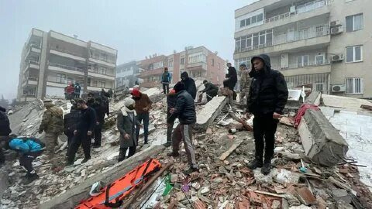 Van’da korkutan deprem! Çevre illerden hissedildi.. Yaşanan deprem  paniğe neden oldu 1