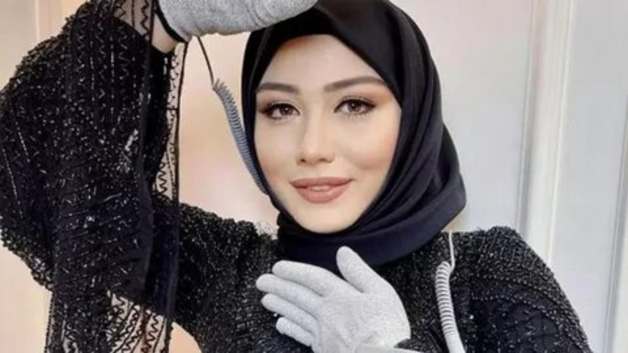 Şifalı eldivenlerle şifa dağıtan fenomen çiftin lüks hayatı ortaya çıktı! Serveti dudak uçuklattı..