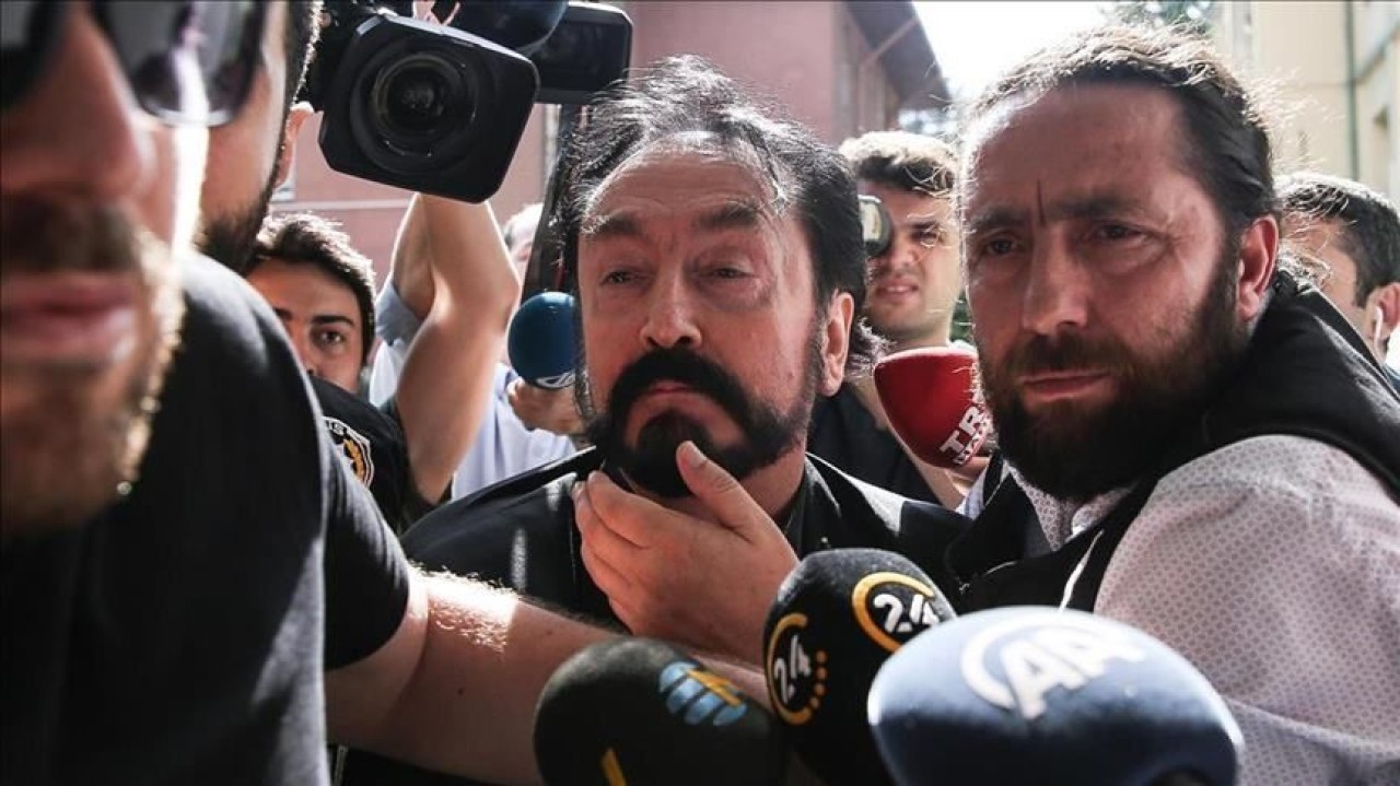 Adnan Oktar’ın cezaevindeki yeni imajı dikkat çekti! Yorumlar fena: Nefesimi kesti 1