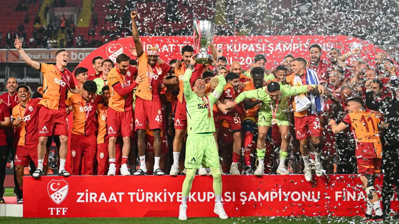 Galatasaray’a Yıldız Yağacak! Transfer Listesi Ortaya Çıktı 2