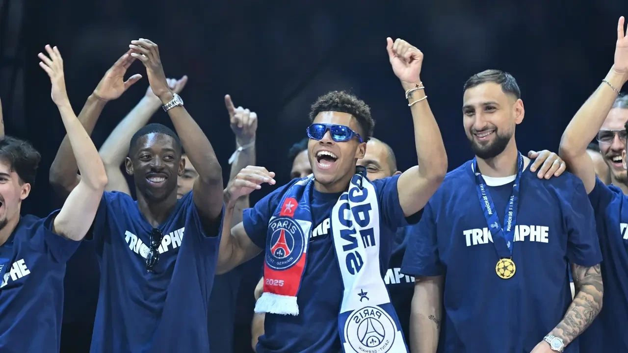 PSG, Şampiyonlar Ligi Zaferini Paris’te Kutladı 17