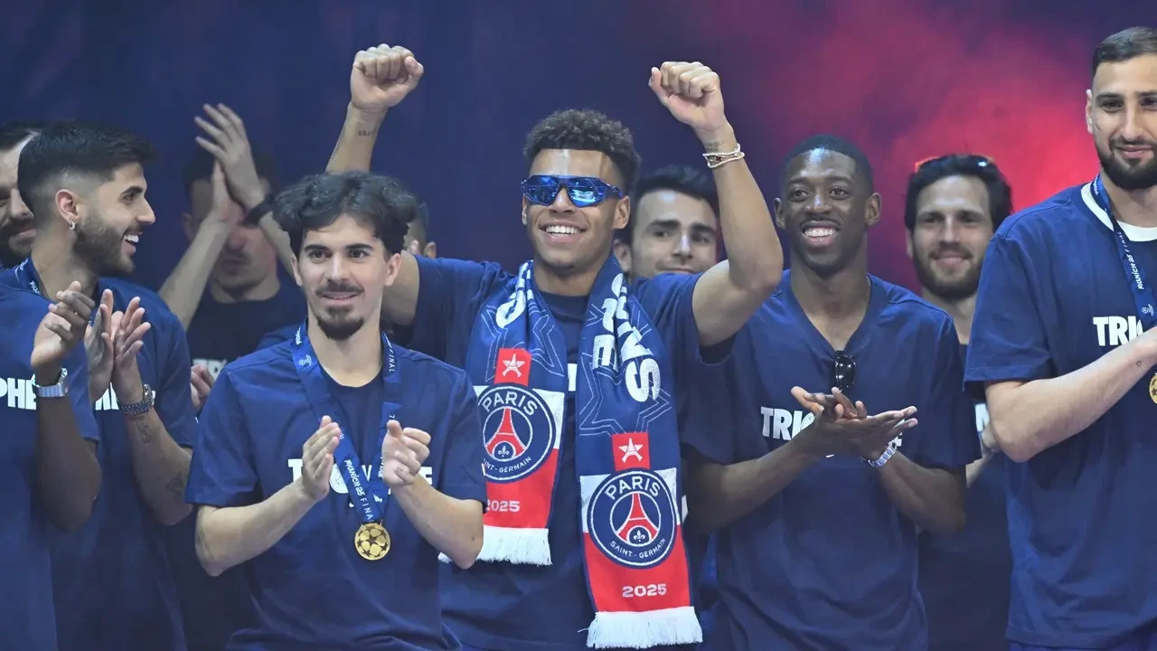 PSG, Şampiyonlar Ligi Zaferini Paris’te Kutladı 19