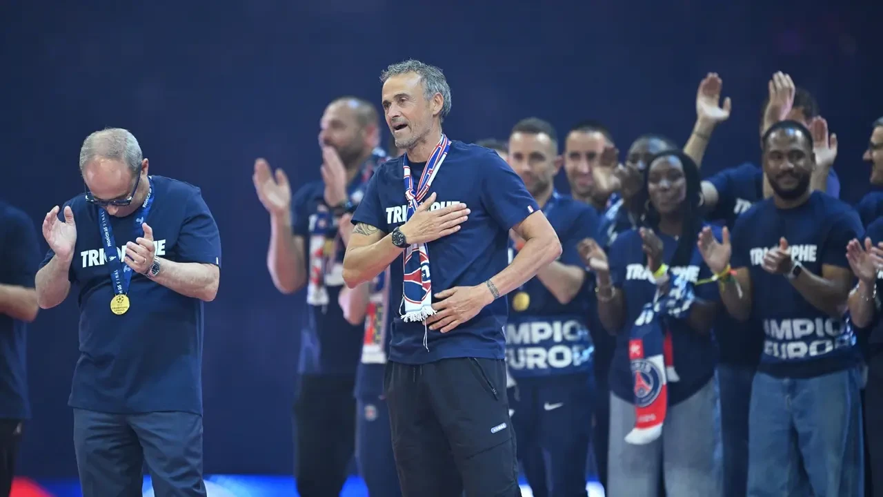 PSG, Şampiyonlar Ligi Zaferini Paris’te Kutladı 6