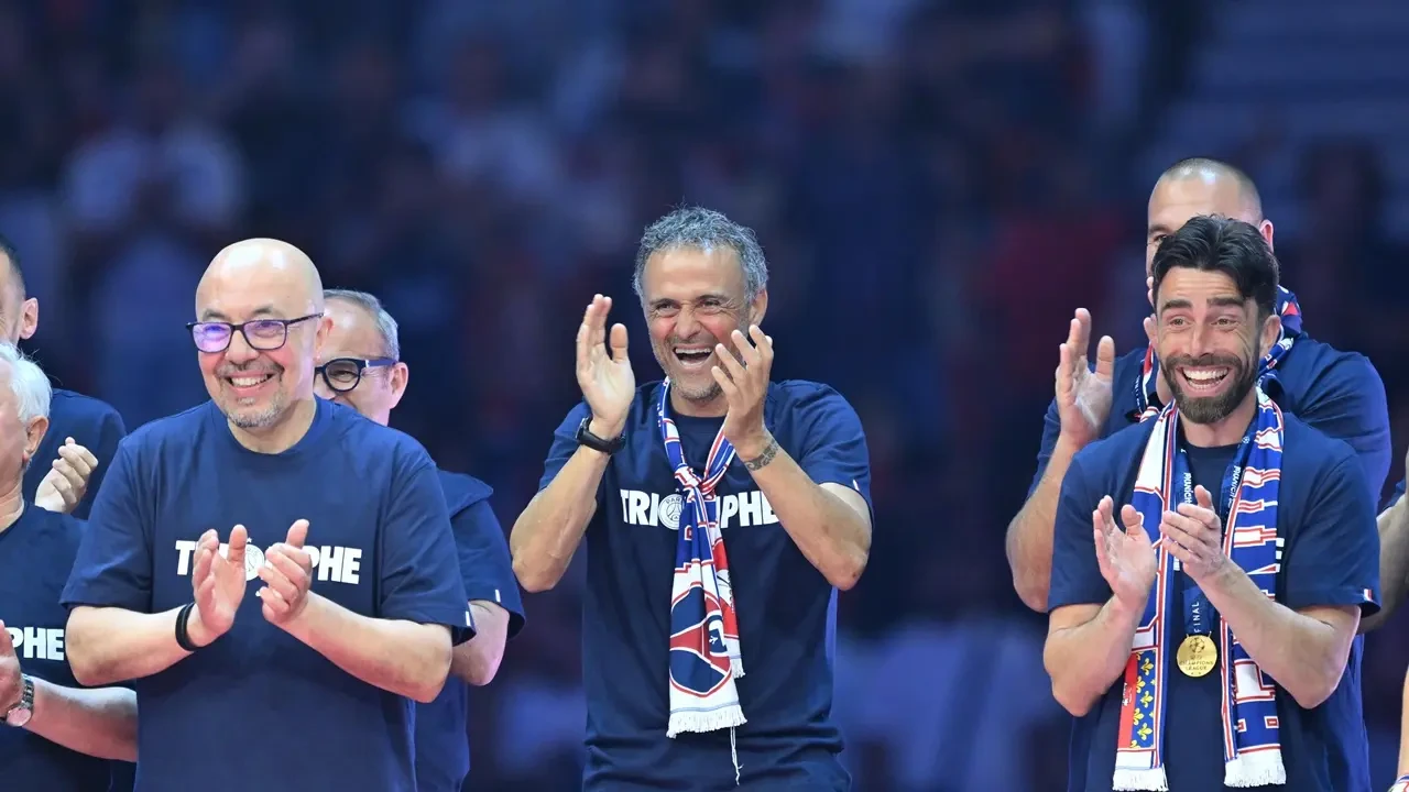 PSG, Şampiyonlar Ligi Zaferini Paris’te Kutladı 15