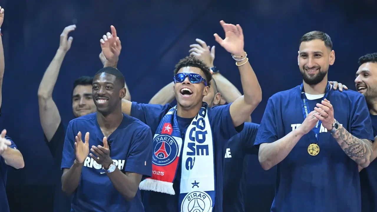 PSG, Şampiyonlar Ligi Zaferini Paris’te Kutladı 16