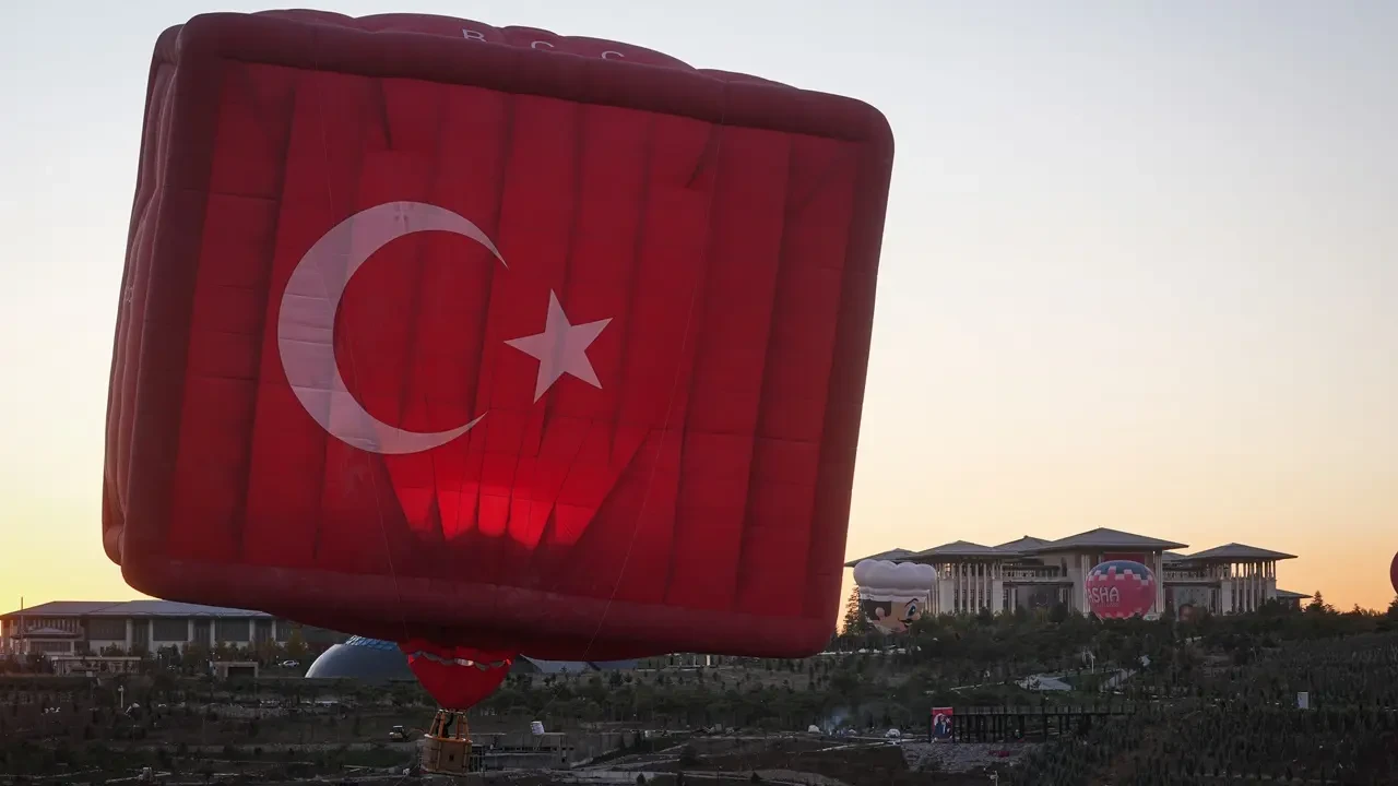 Türkiye 102. Yılında Cumhuriyet’e Koştu 12