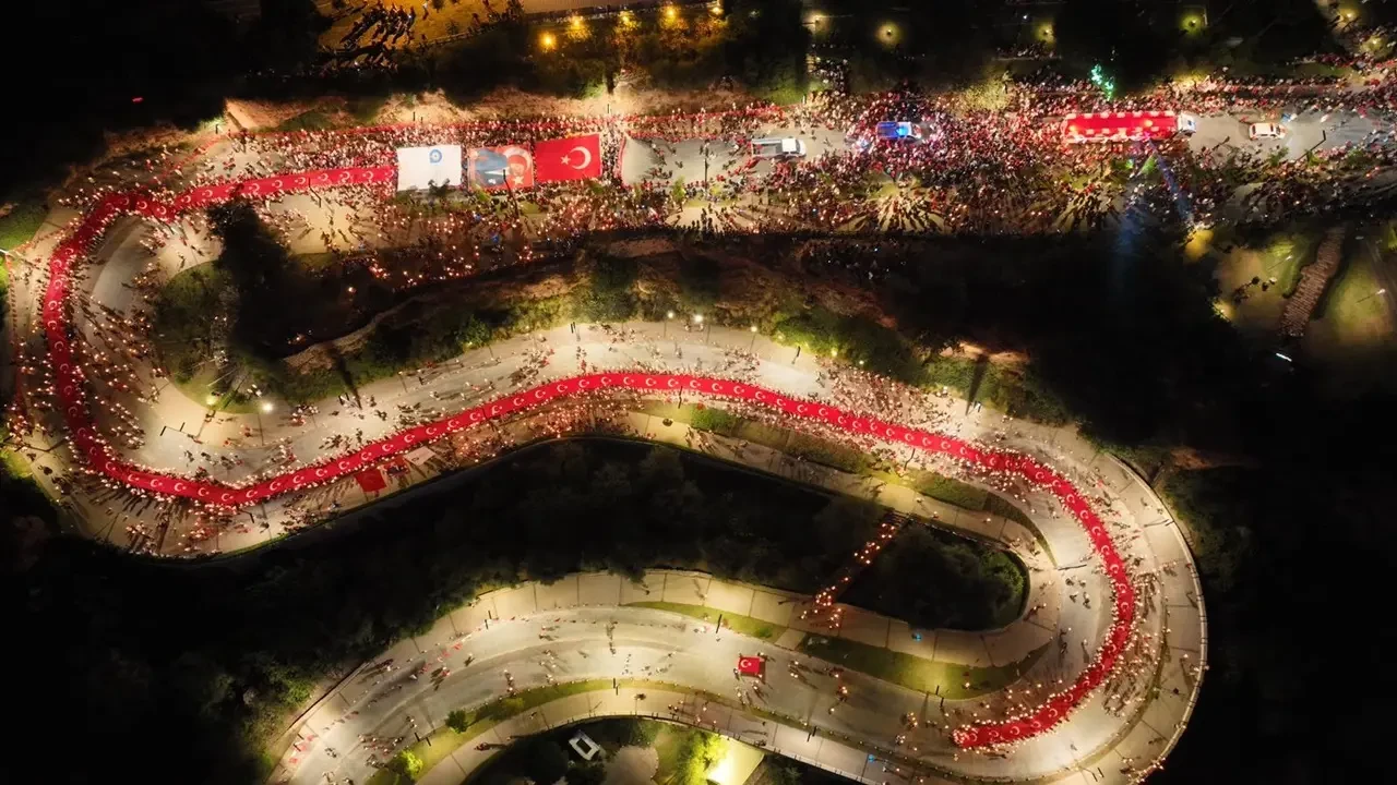 Türkiye 102. Yılında Cumhuriyet’e Koştu 5