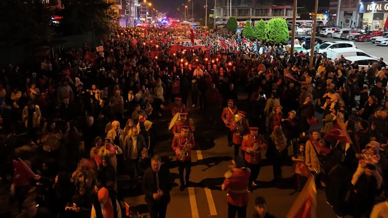 Türkiye 102. Yılında Cumhuriyet’e Koştu 9