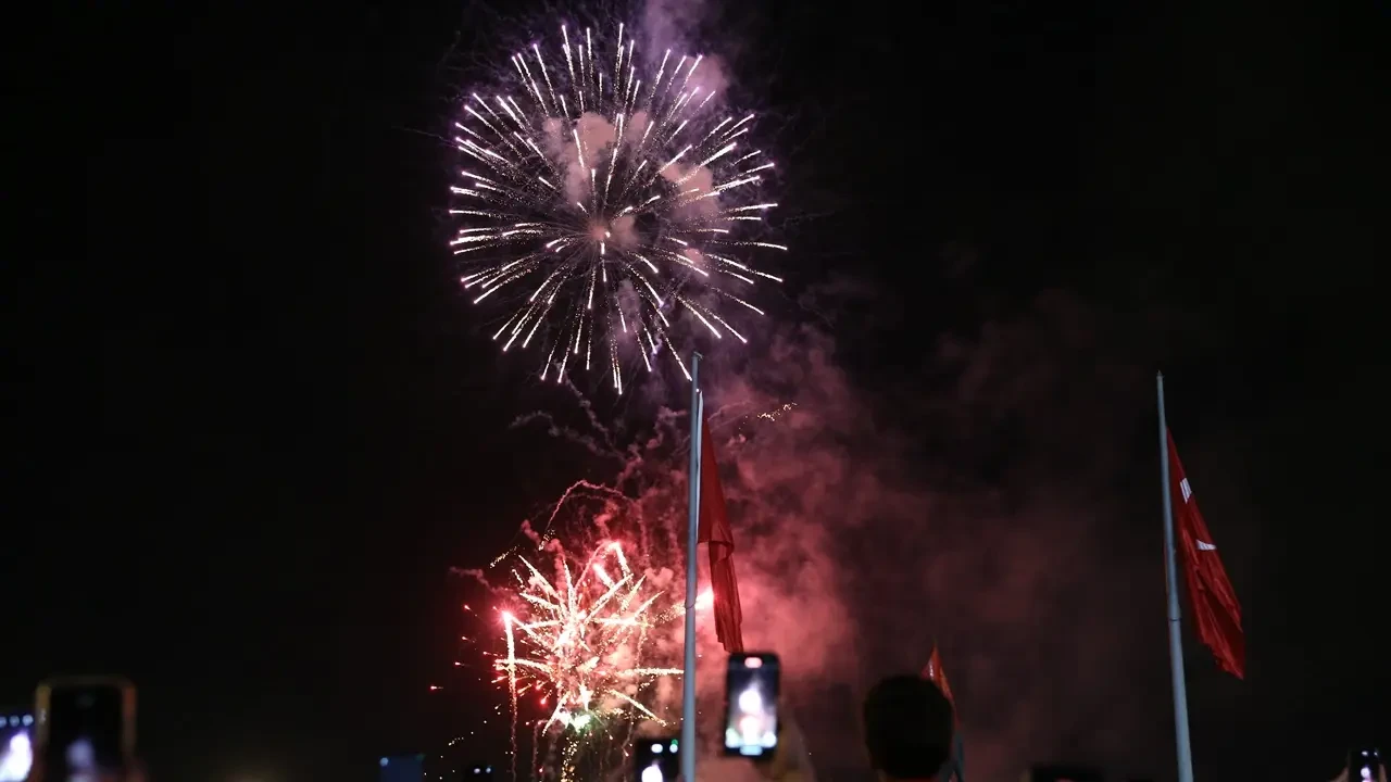 Türkiye 102. Yılında Cumhuriyet’e Koştu 4