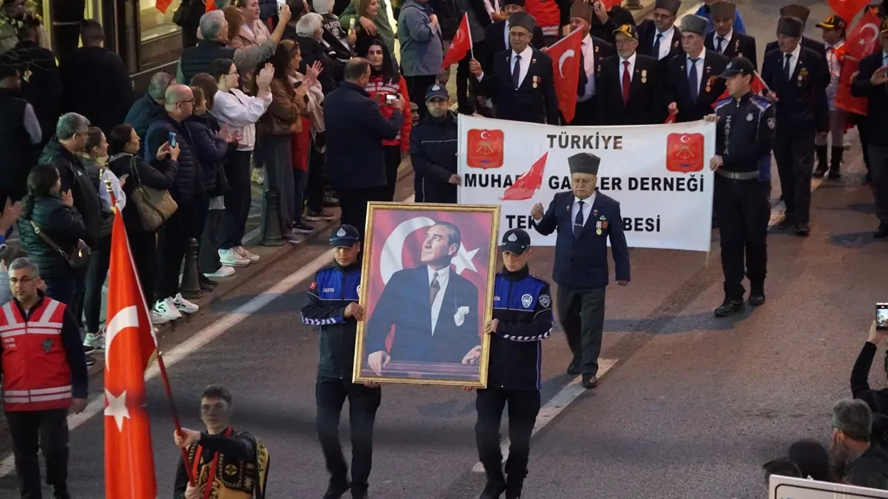 Türkiye 102. Yılında Cumhuriyet’e Koştu 14