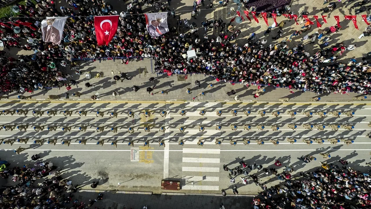Türkiye 102. Yılında Cumhuriyet’e Koştu 15