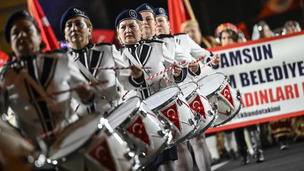 Türkiye 102. Yılında Cumhuriyet’e Koştu 8