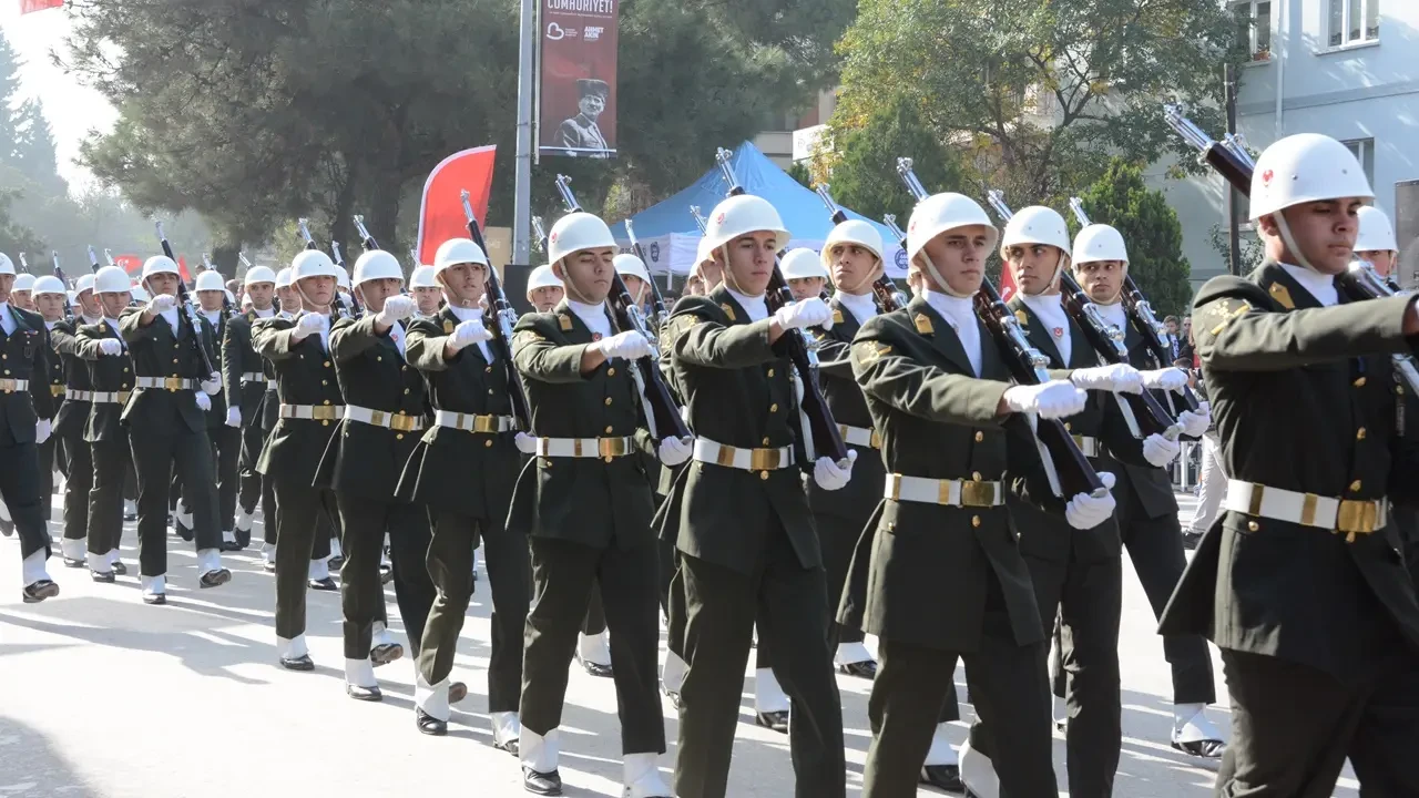 Türkiye 102. Yılında Cumhuriyet’e Koştu 17