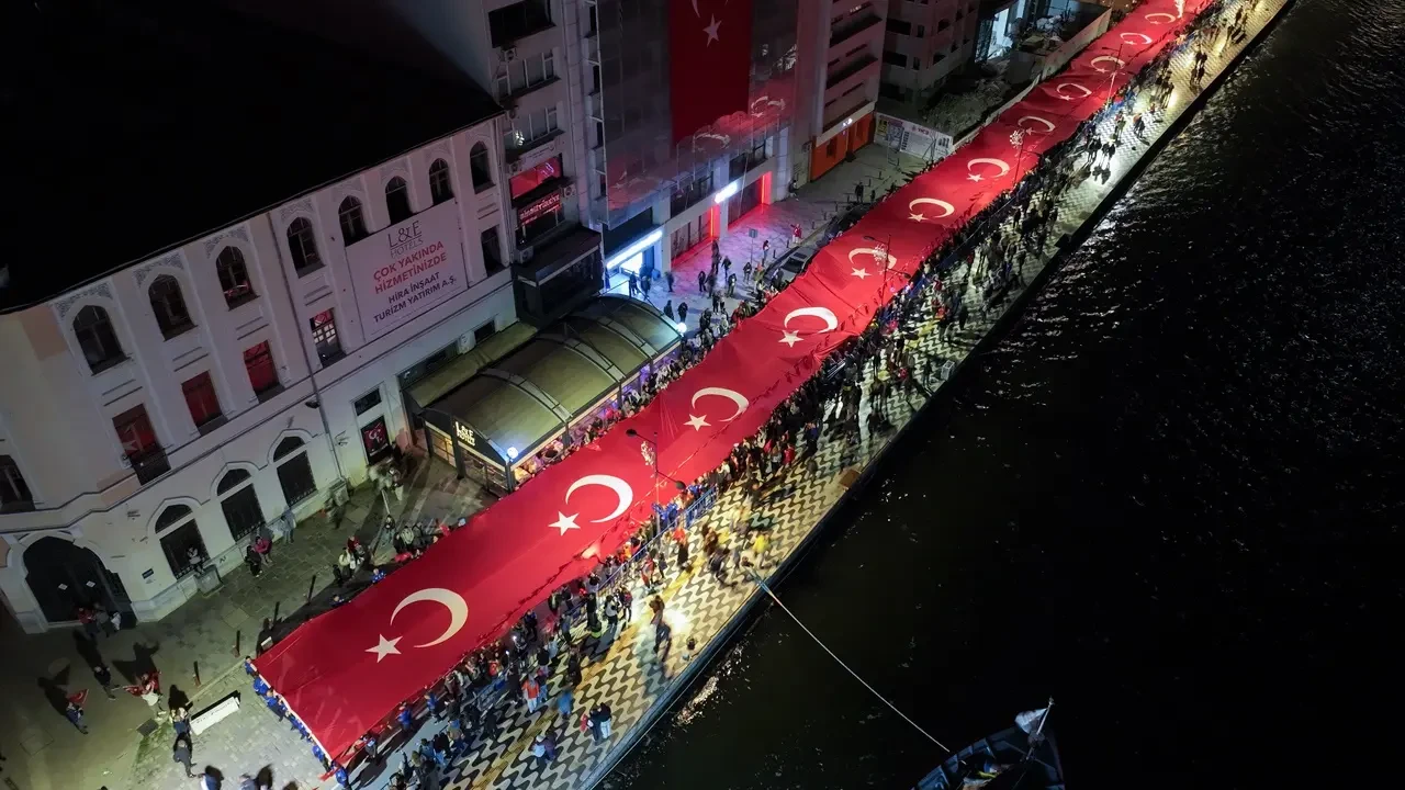 Türkiye 102. Yılında Cumhuriyet’e Koştu 1