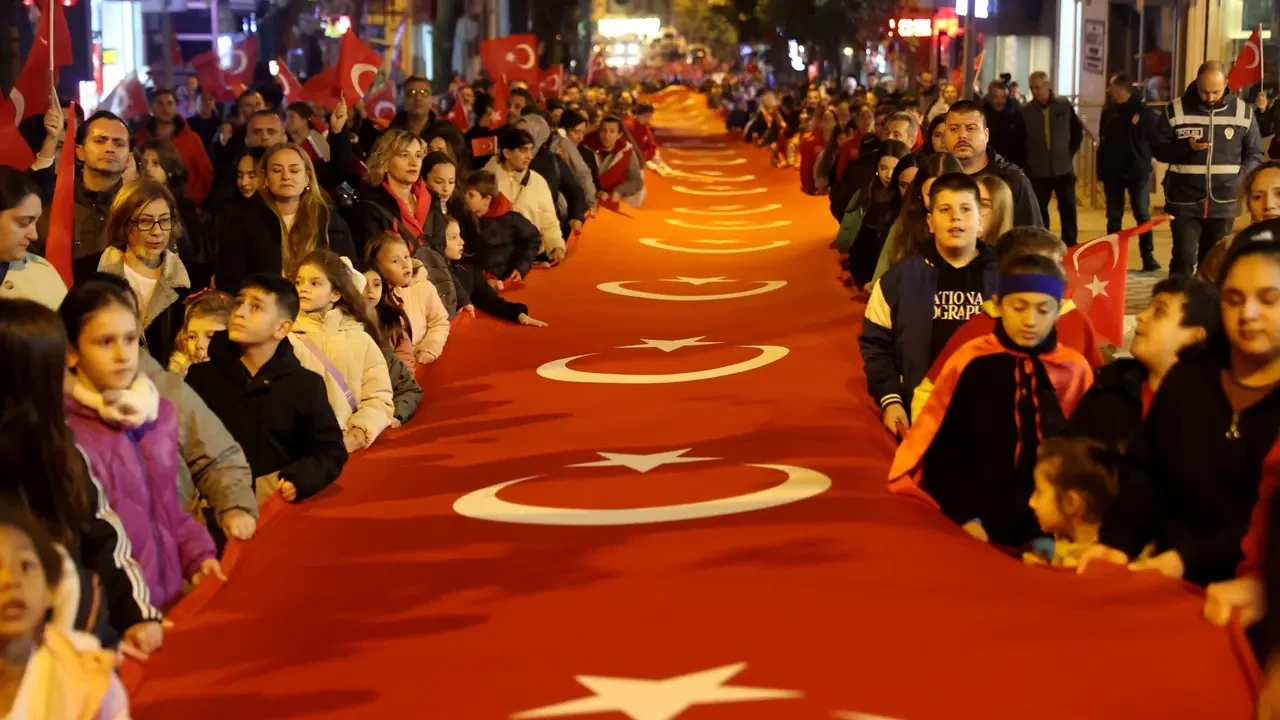 Türkiye 102. Yılında Cumhuriyet’e Koştu 11