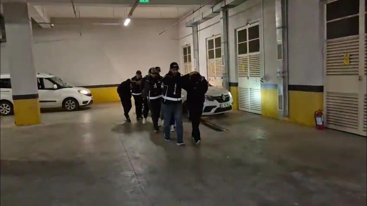 Kocaeli'de İş Yerine Silahlı Saldırı Düzenleyen 2 Şüpheli Tutuklandı