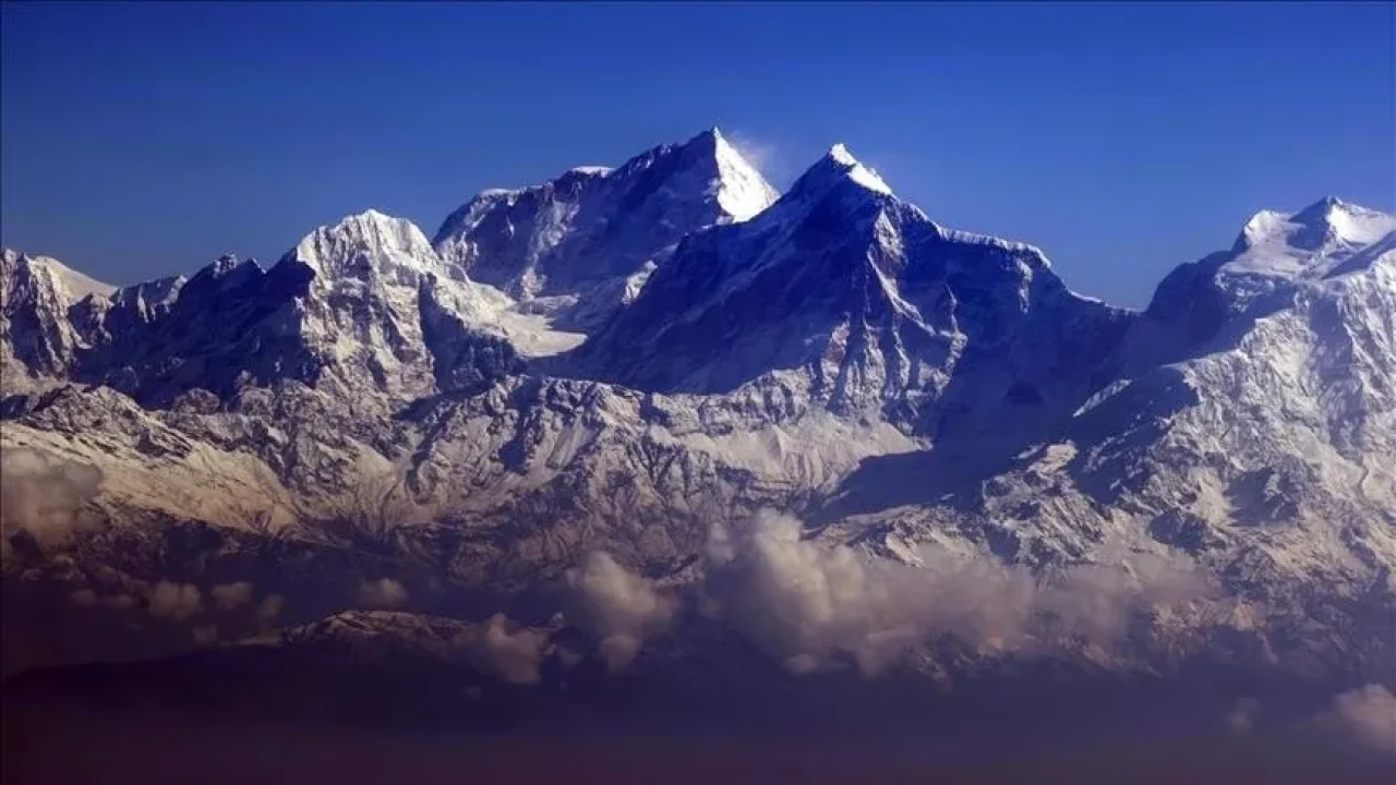 Everest Dağı'nda 1000 Kişi Mahsur Kaldı