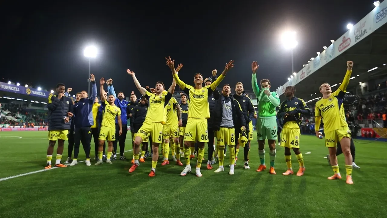 Fenerbahçe 2-0'dan Geri Döndü: Rize'de 5 Gollü Zafer