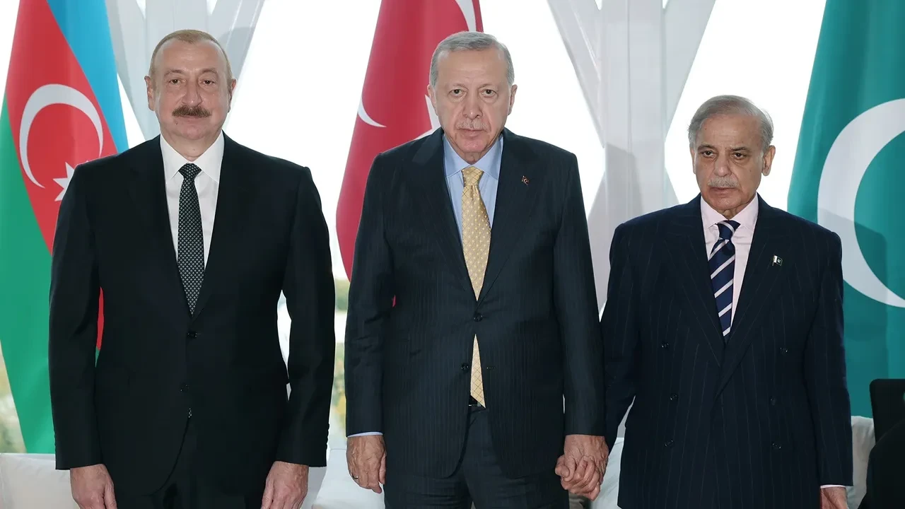 Cumhurbaşkanı Erdoğan, İlham Aliyev ve Şahbaz Şerif İle Görüştü