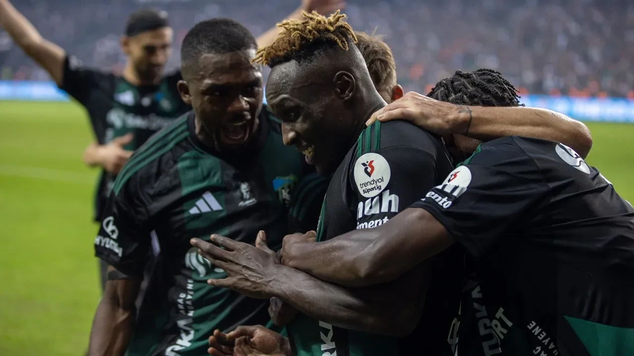 19 Maç Sonra İlk Mağlubiyet: Galatasaray Kocaeli'de 3 Puanı Bıraktı