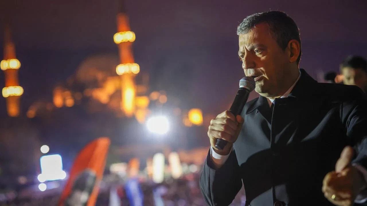 Özgür Özel’den Saraçhane Mesajı: Salonlardan Siyaset Beklemeyin Artık Sokaklardayız