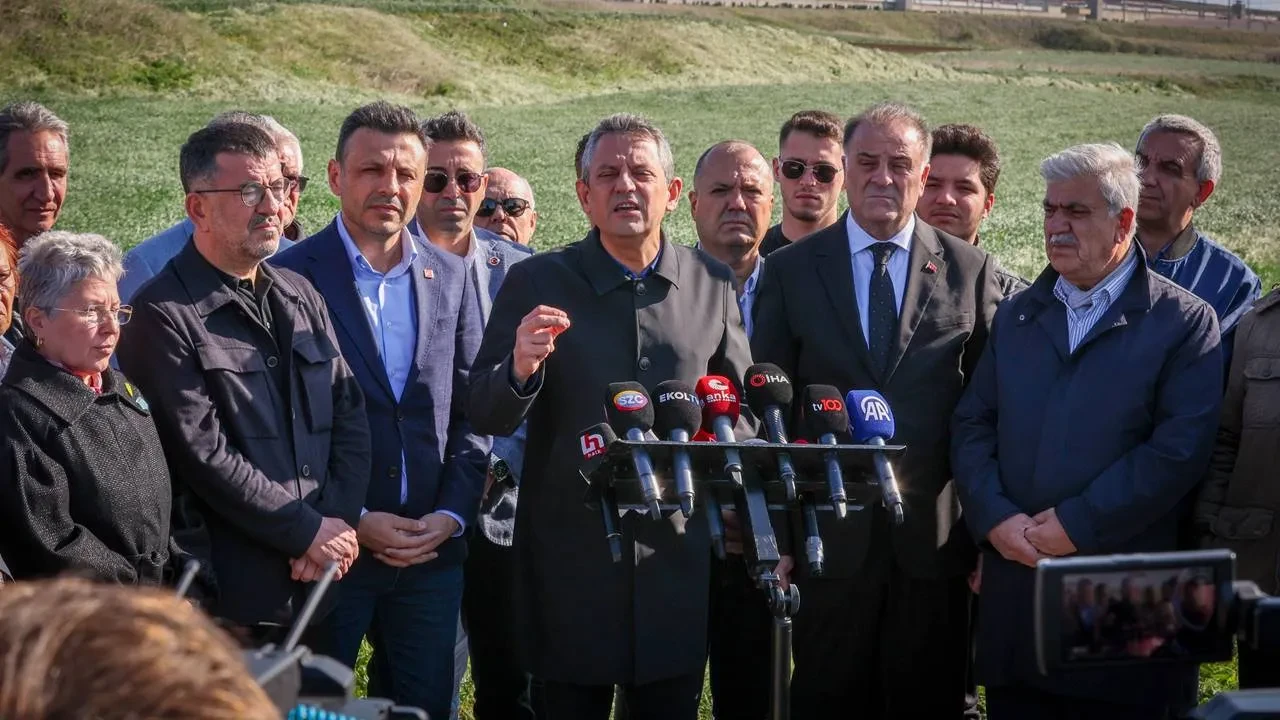 Özgür Özel, Ekrem İmamoğlu'nu Ziyaret Etti: Kamera Kapatılması Devletin Polislere Tanımladığı Görevdir