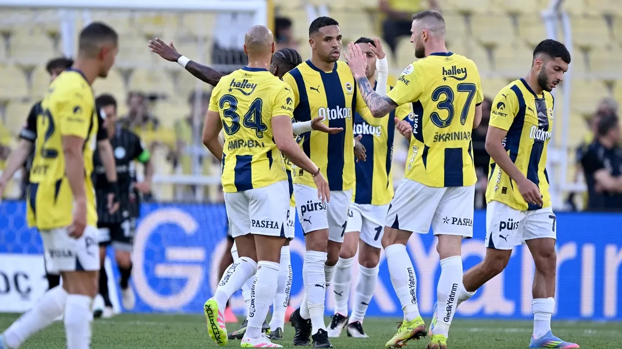 Fenerbahçe 2024-2025 Sezonunu 84 Puanla İkinci Sırada Tamamladı