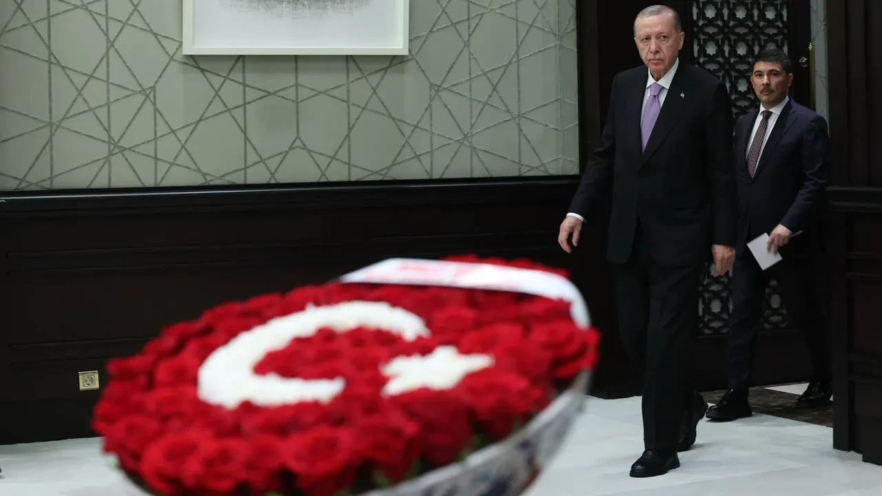 Kabine Toplantısında ‘Bahçeli’ Detayı… 102 Adet Gül Aranjmanı Gönderdi