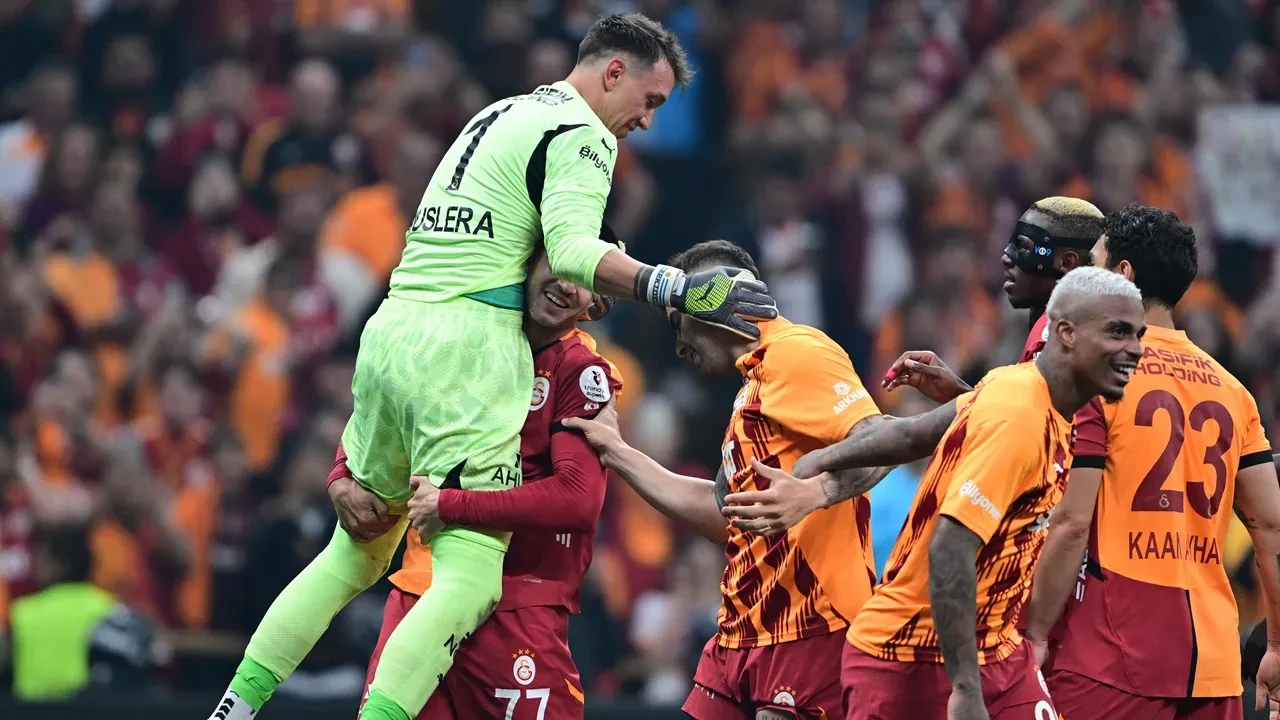 Bakanlar, Süper Lig Şampiyonu Galatasaray’ı Tebrik Etti