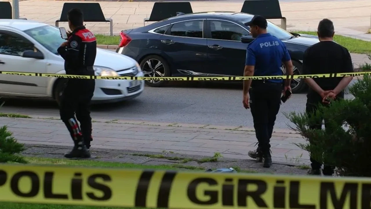 TBMM Kapısı Önünde Silah Sesleri: Bir Kişi Havaya 3 El Ateş Etti