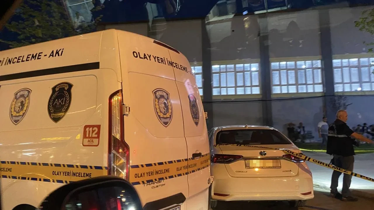 Küfürleşme Kavgaya Dönüştü: 15 Yaşındaki Çocuk, 17 Yaşındaki Çocuğu Bıçakladı