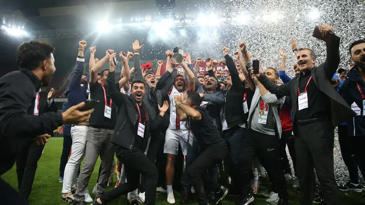 Tarihinde Bir İlki Başardı: Vanspor Penaltı Atışlarıyla TFF 1. Lig’e Yükseldi