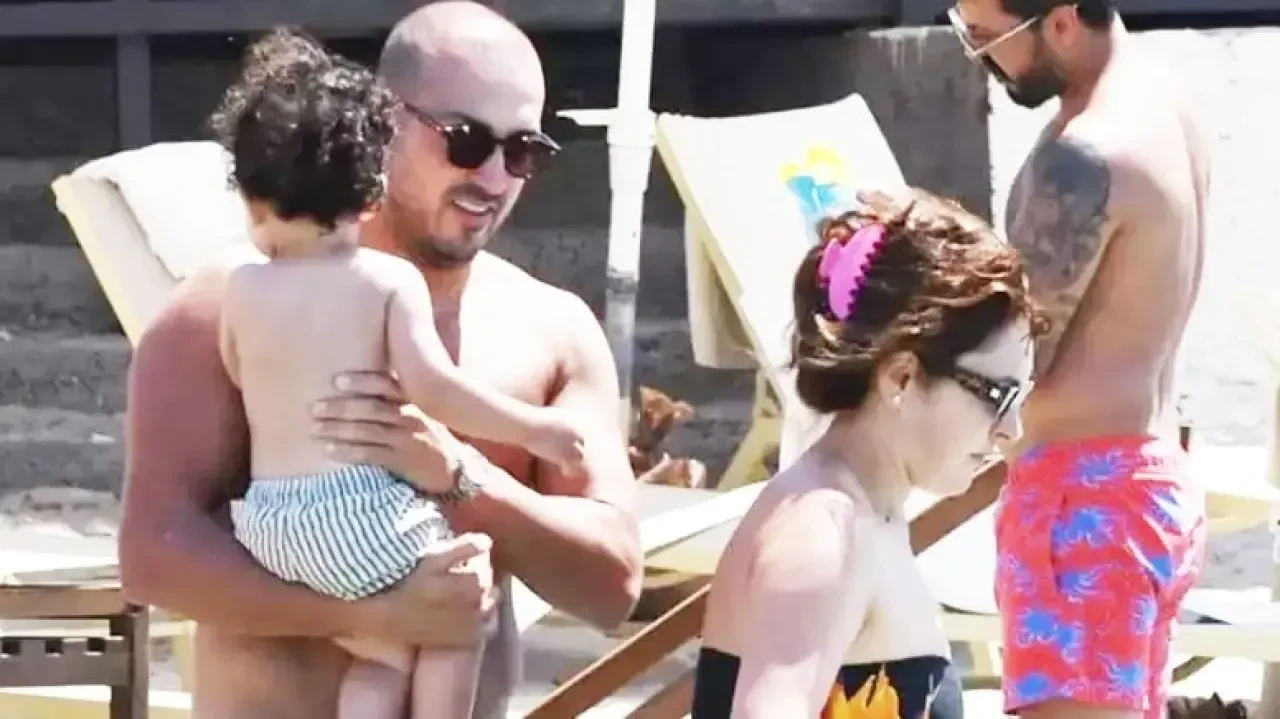 Boşandılar Ama Tatile Birlikte Gittiler