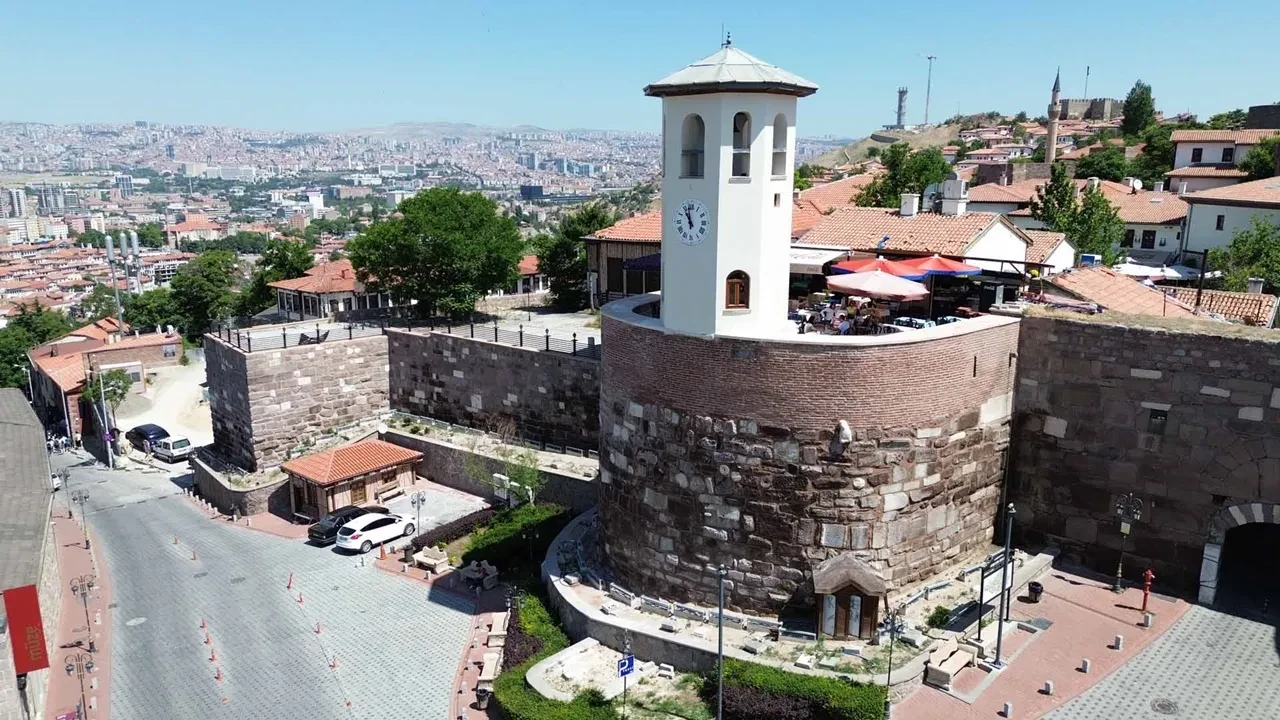 ABB Ankara Kalesi’nde 11’i Tescilli 80 Yapıyı Restore Etti